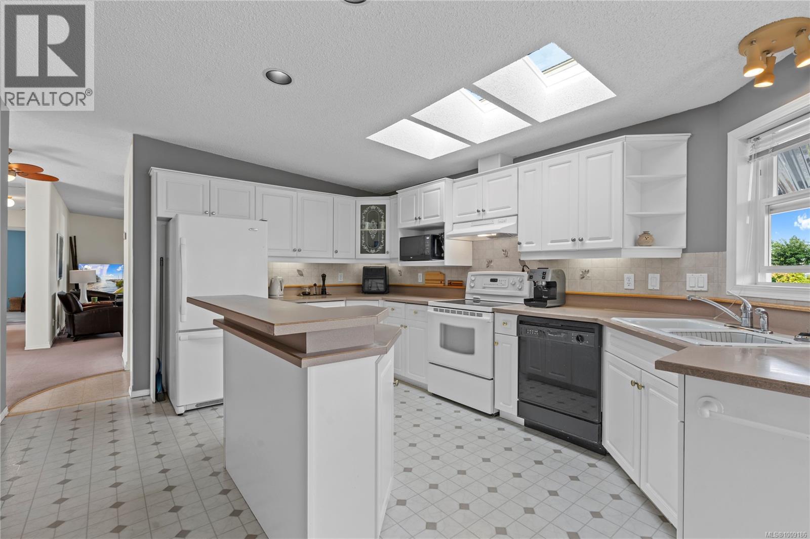 Photo 12 of 46 6325 Metral Dr, Nanaimo BC