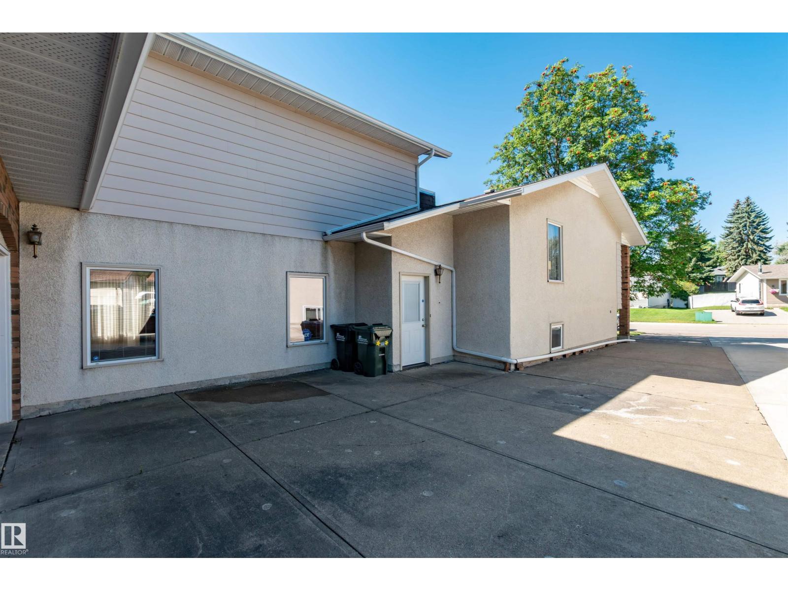 Photo 1 of 120 Galloway Dr, Sherwood Park AB
