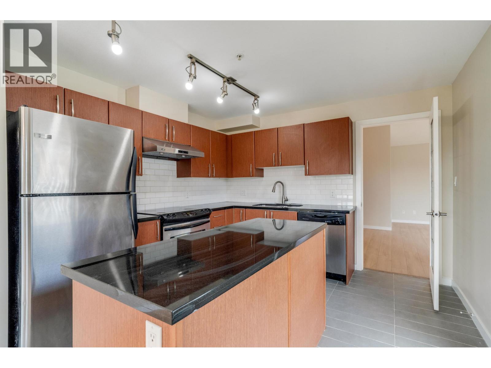 Photo 17 of 402 7339 Macpherson Avenue, Burnaby BC