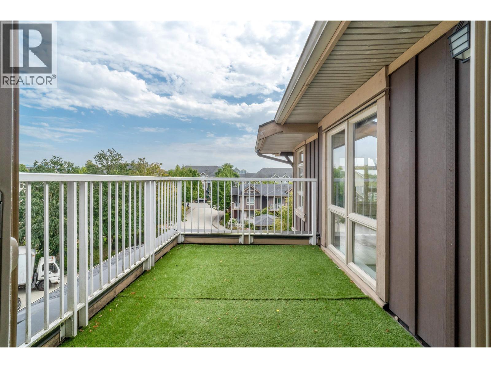 Photo 6 of 402 7339 Macpherson Avenue, Burnaby BC
