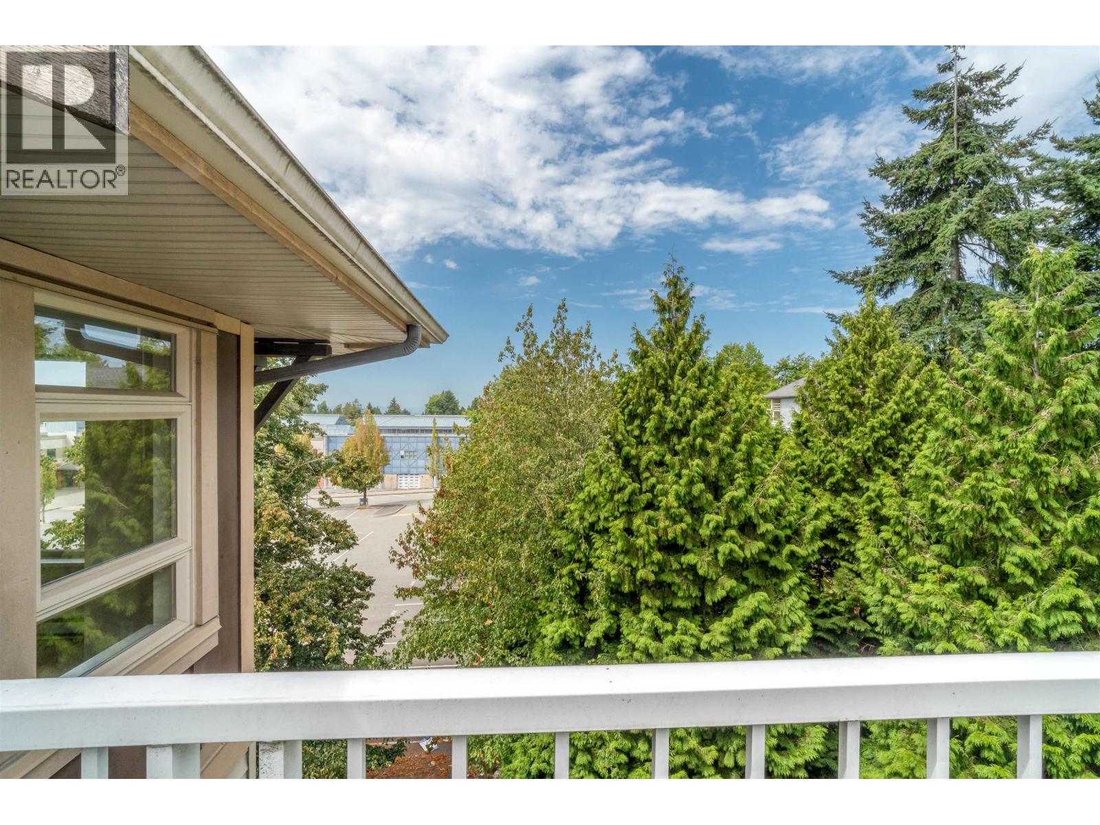 Photo 3 of 402 7339 Macpherson Avenue, Burnaby BC