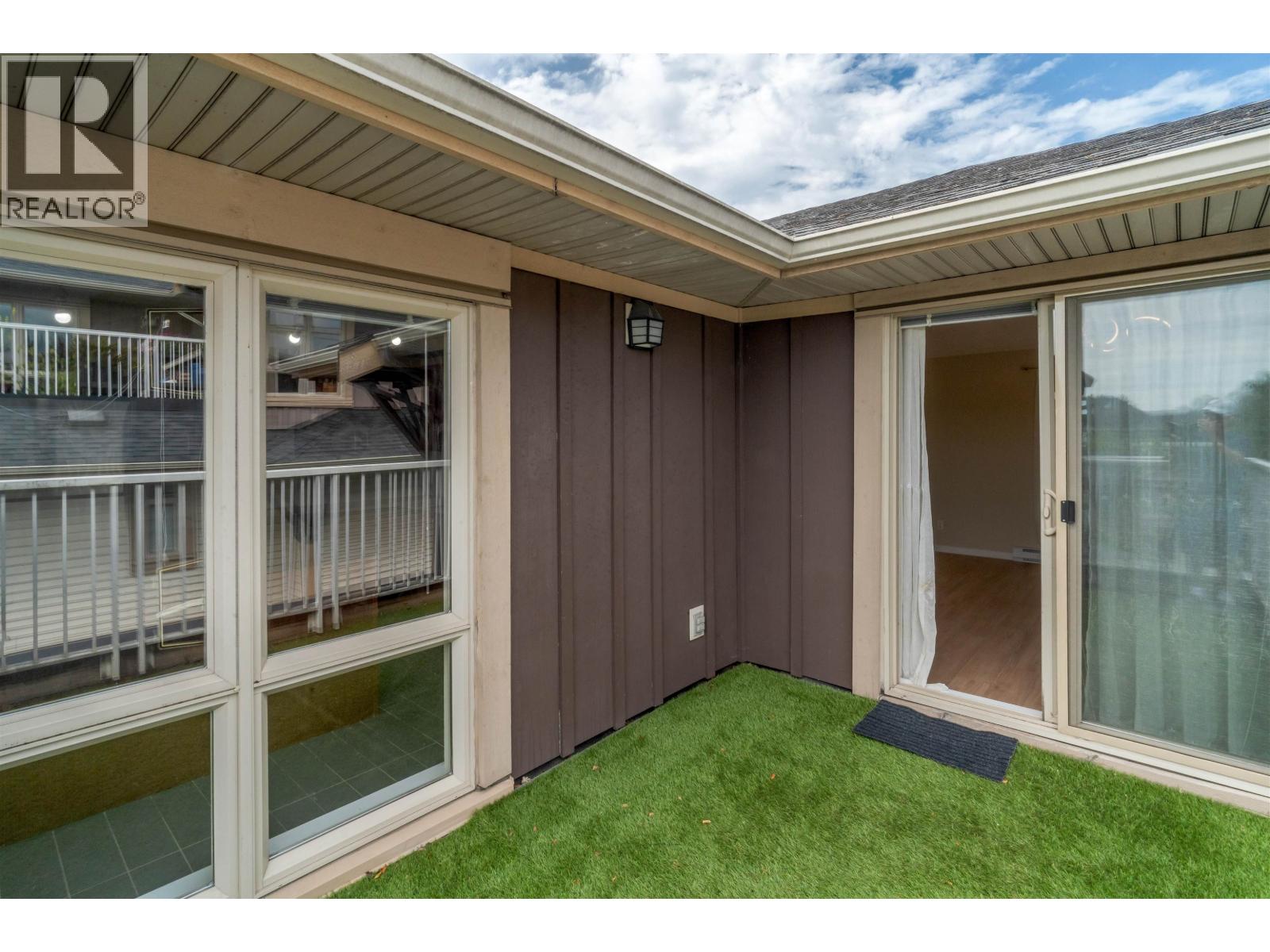 Photo 10 of 402 7339 Macpherson Avenue, Burnaby BC