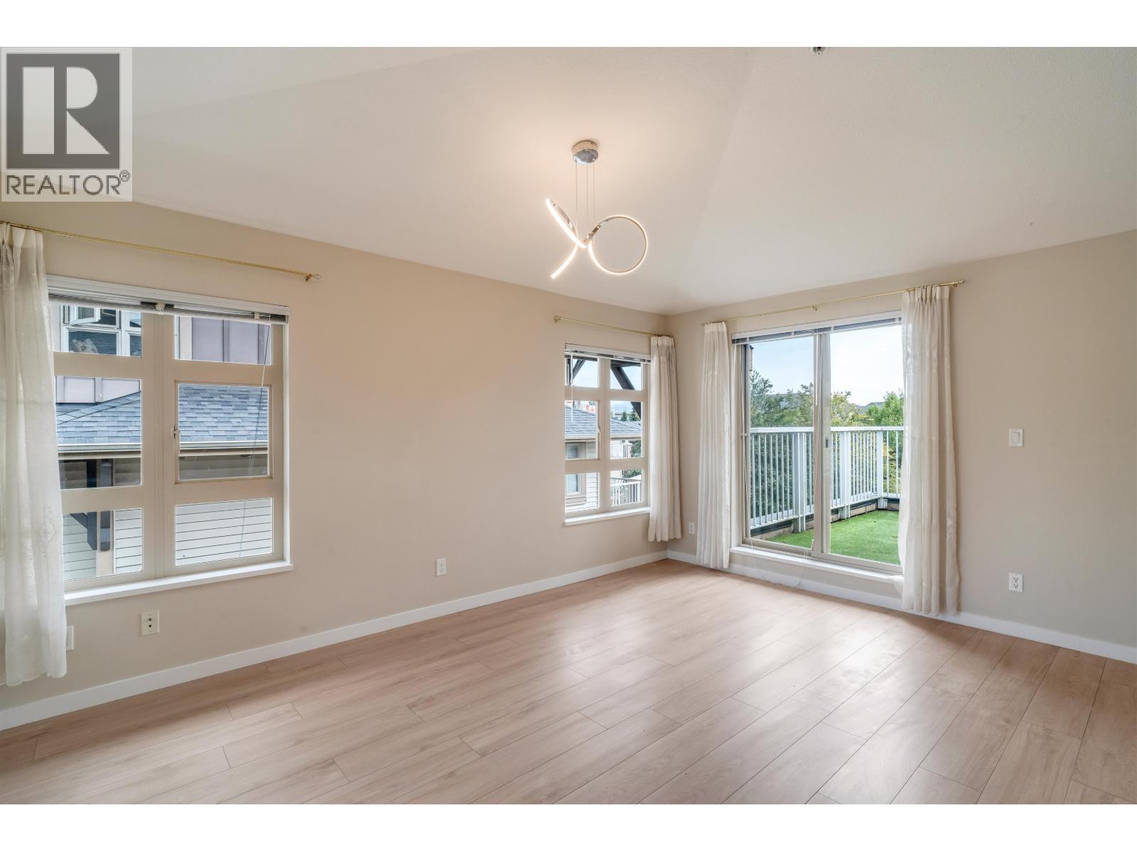 Photo 29 of 402 7339 Macpherson Avenue, Burnaby BC