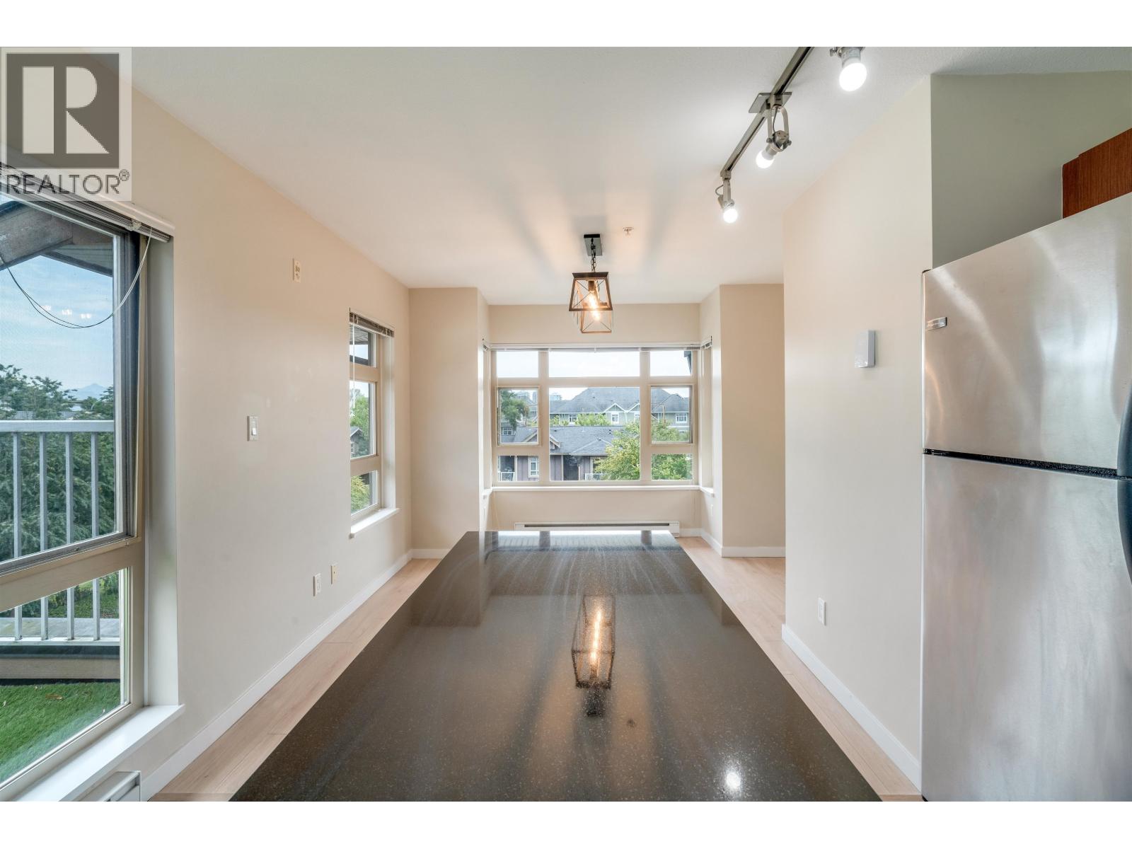 Photo 15 of 402 7339 Macpherson Avenue, Burnaby BC