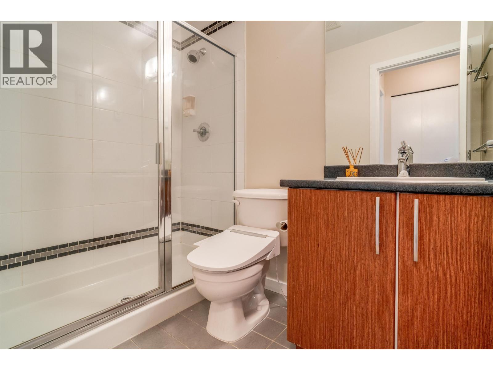 Photo 2 of 402 7339 Macpherson Avenue, Burnaby BC