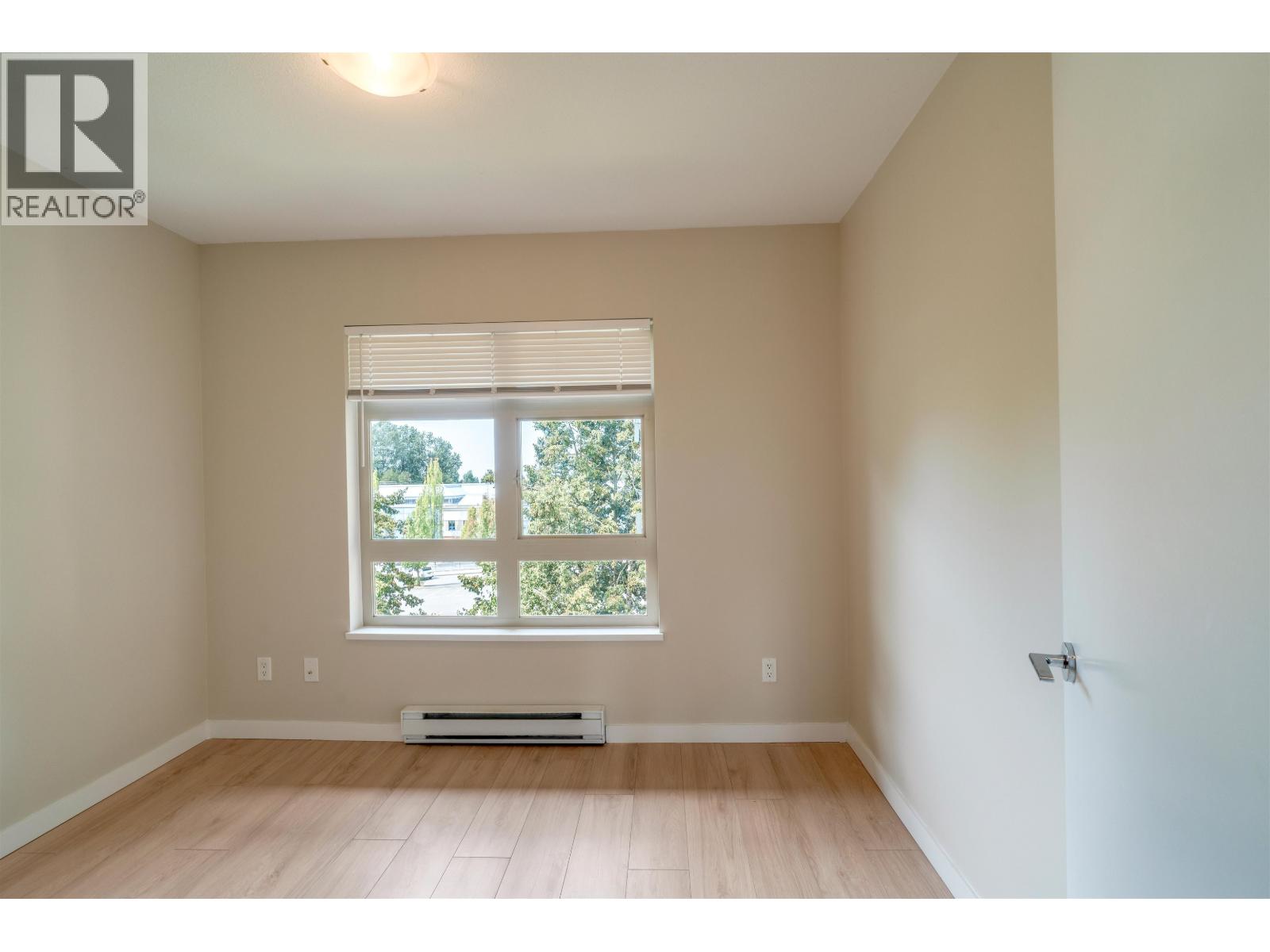 Photo 1 of 402 7339 Macpherson Avenue, Burnaby BC
