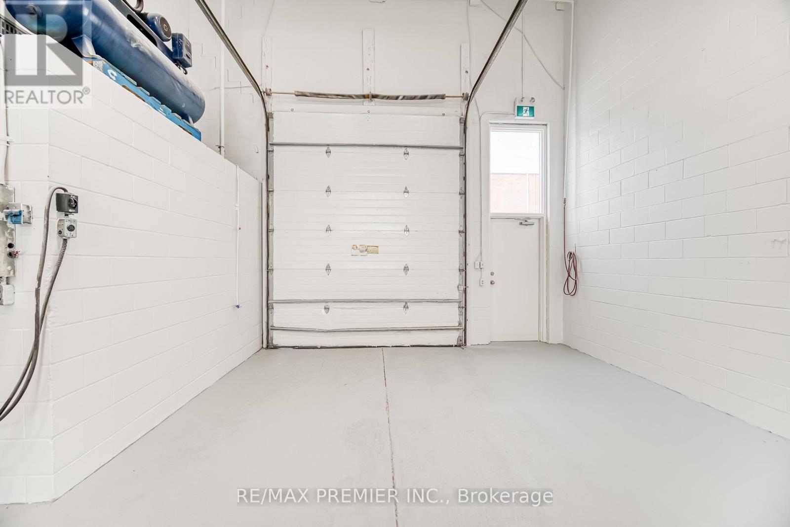 Photo 16 of 1 136 Winges Road, Vaughan ON