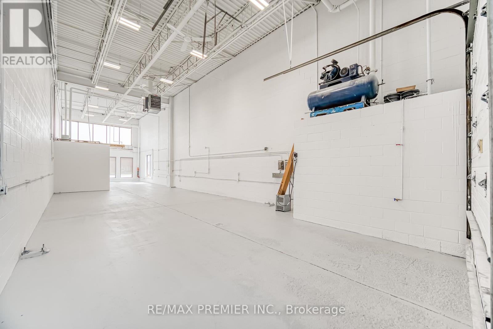 Photo 9 of 1 136 Winges Road, Vaughan ON
