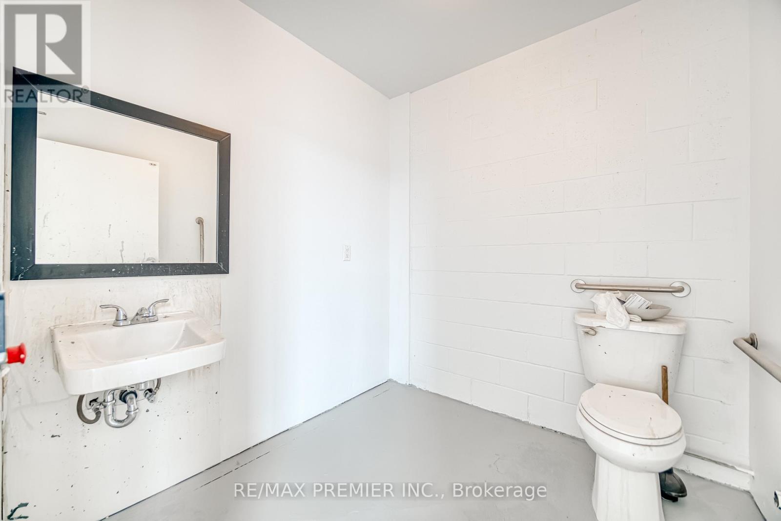 Photo 18 of 1 136 Winges Road, Vaughan ON