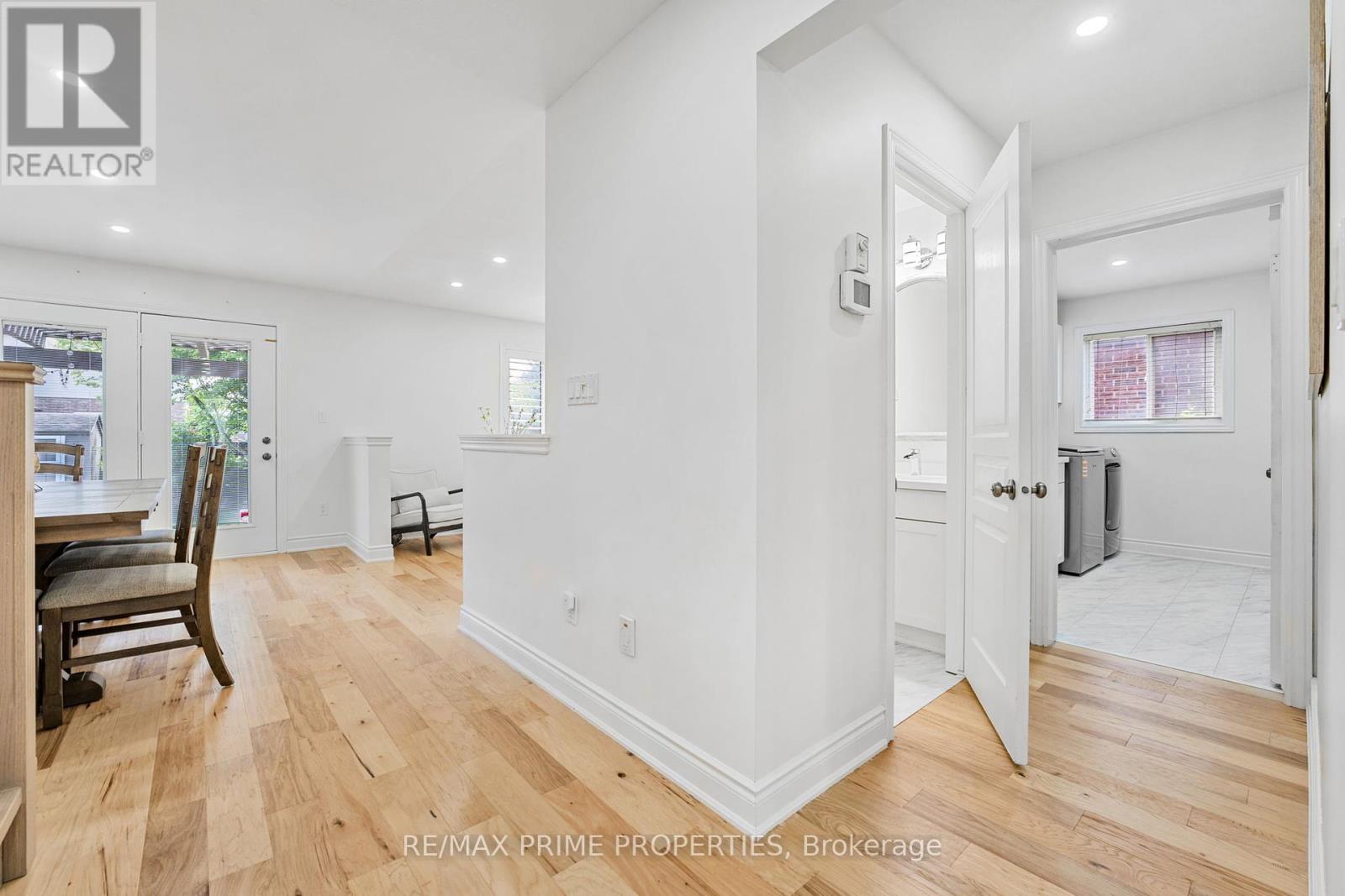 Photo 24 of 52 Clare Avenue, Welland ON