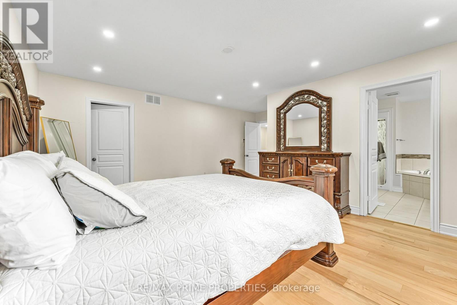 Photo 1 of 52 Clare Avenue, Welland ON