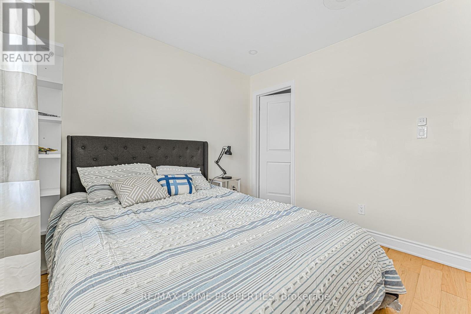 Photo 31 of 52 Clare Avenue, Welland ON