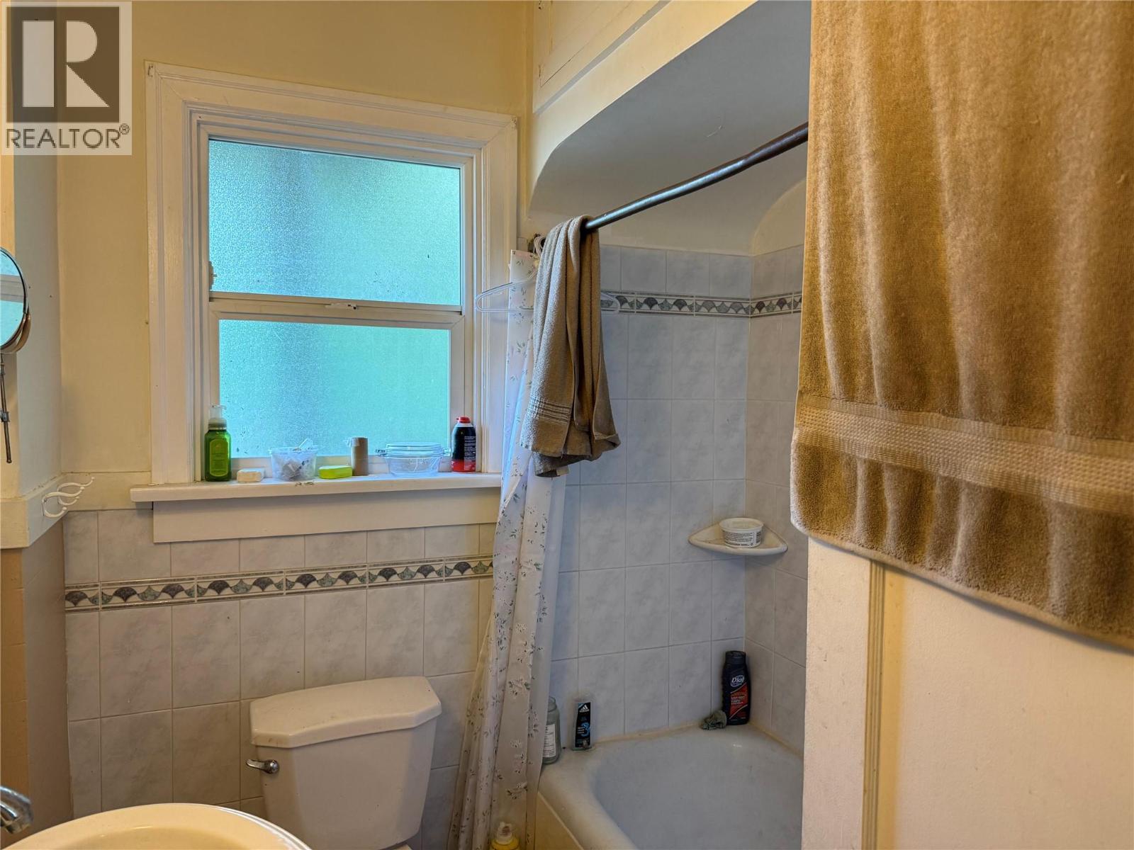 2126 Topping Street, Trail