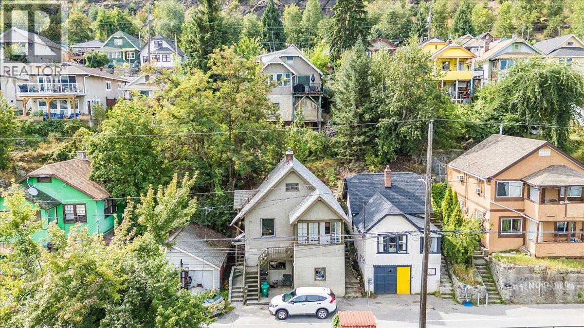 2126 Topping Street, Trail