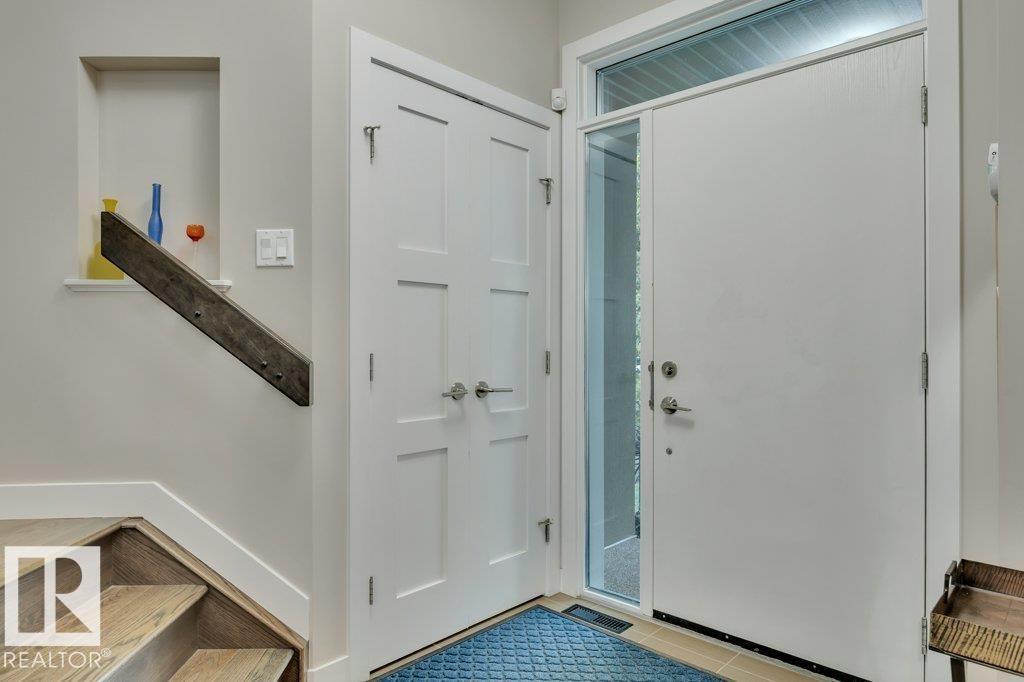 Photo 5 of 10951 81 Av Nw, Edmonton AB