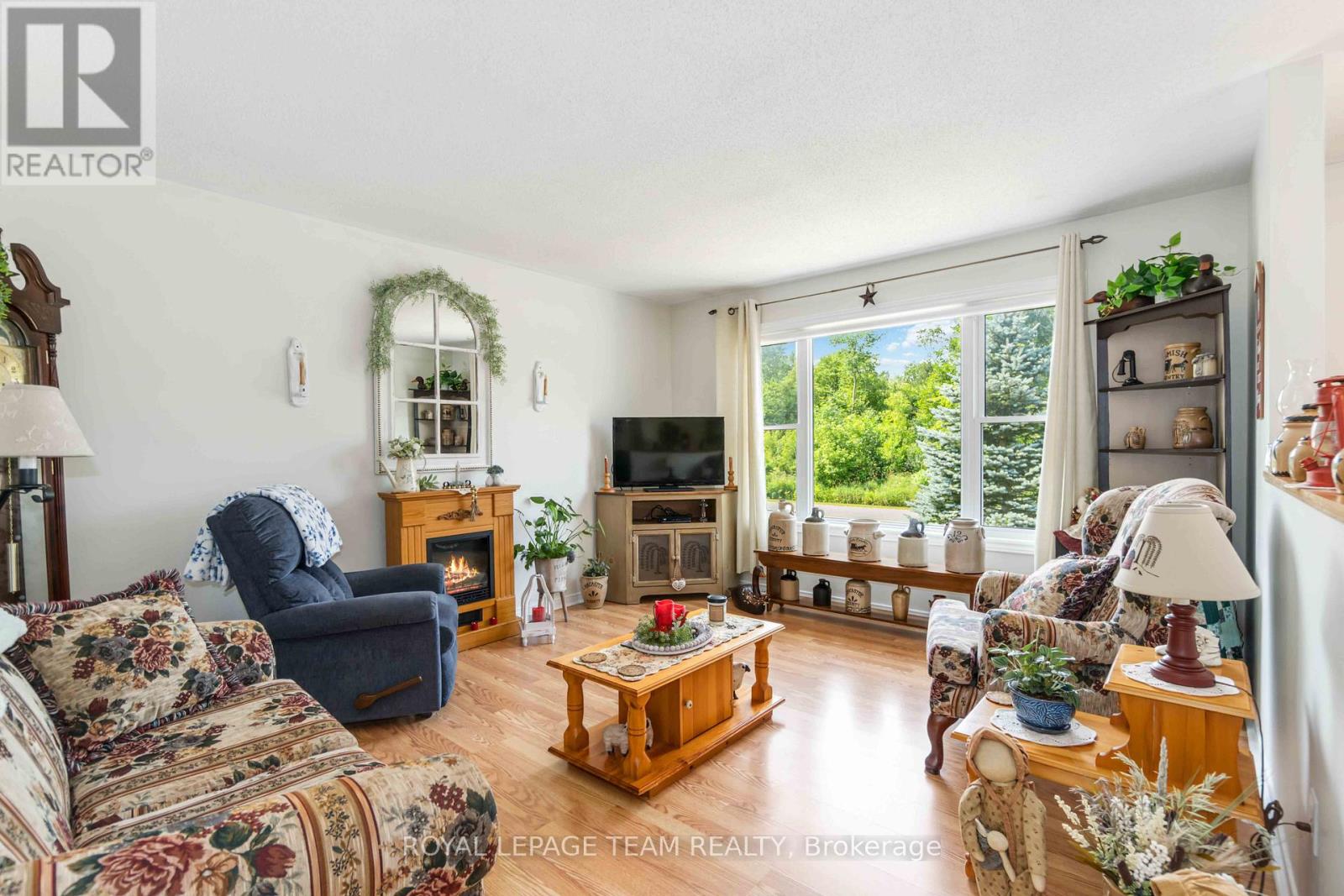 Photo 12 of 14 Mountain Ash Drive, North Grenville ON