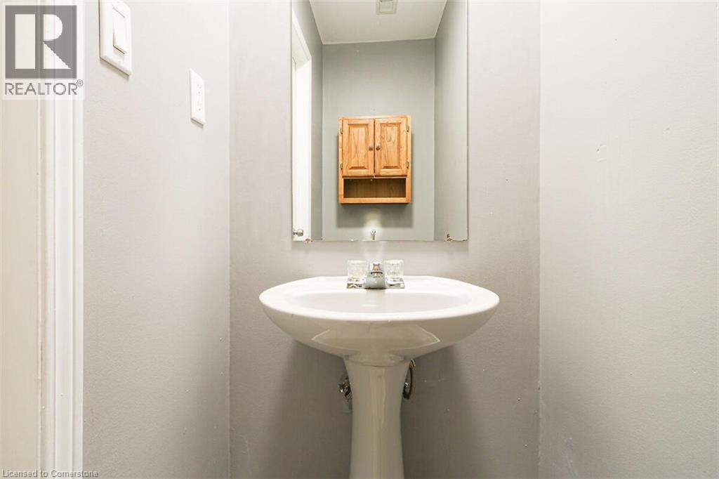 Photo 11 of 4353 Concord Avenue, Beamsville ON