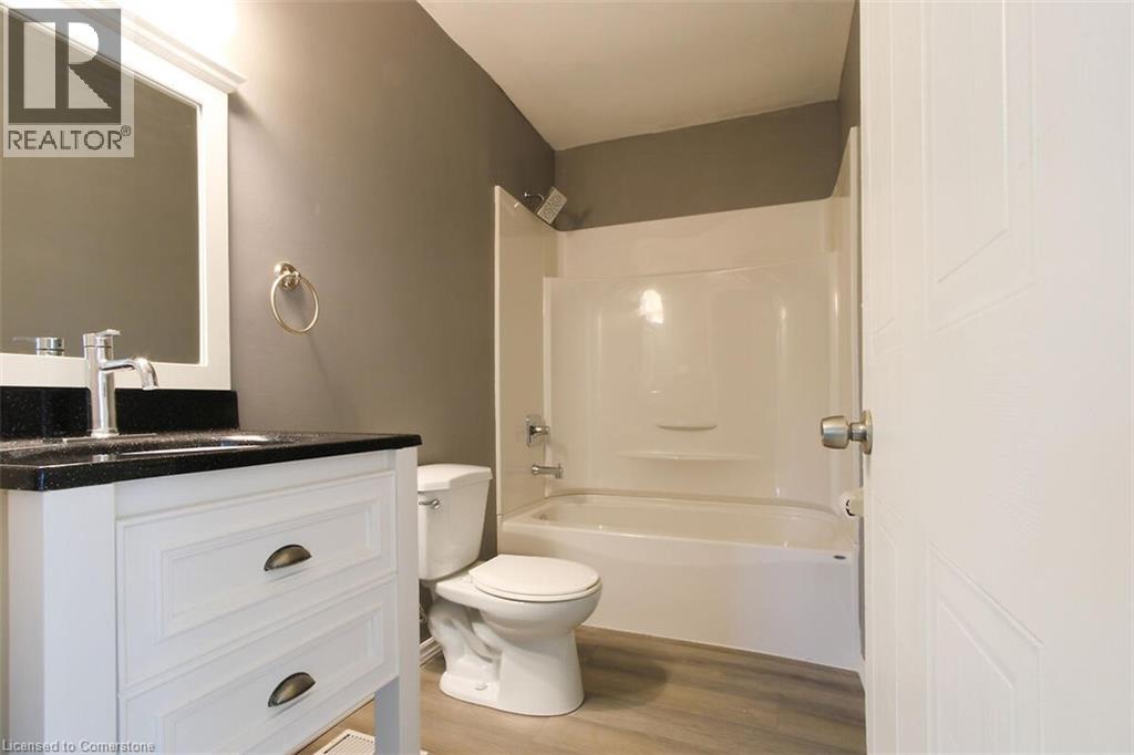 Photo 12 of 4353 Concord Avenue, Beamsville ON
