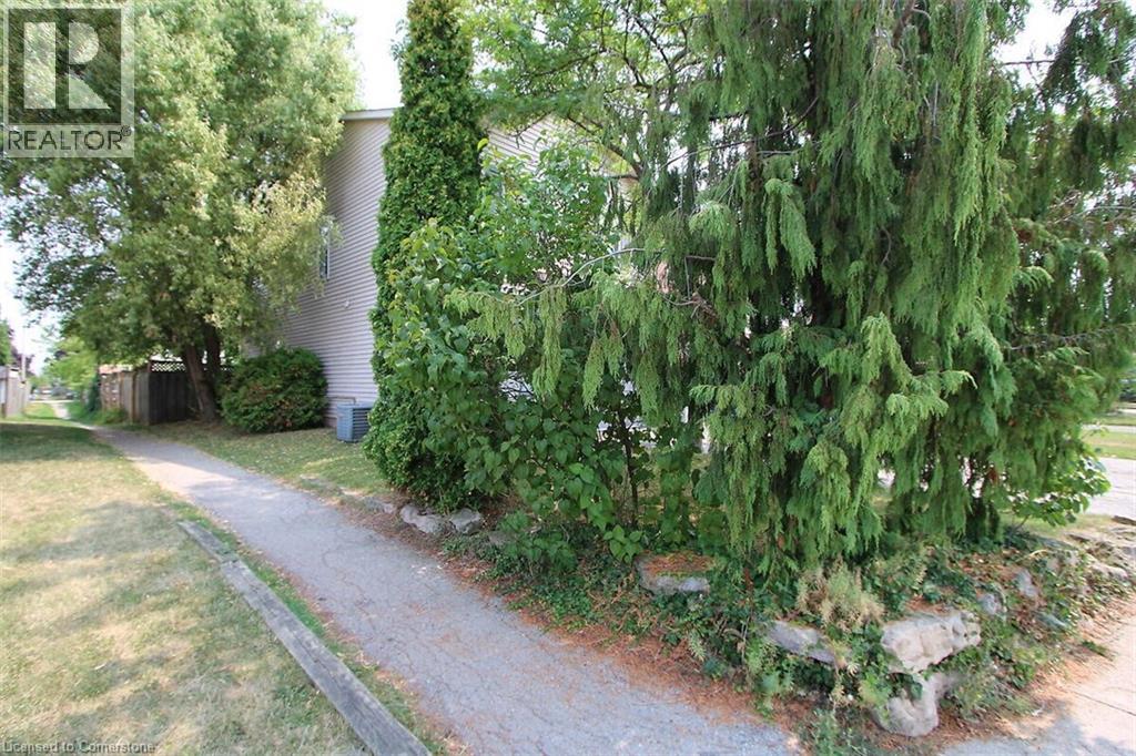 Photo 3 of 4353 Concord Avenue, Beamsville ON
