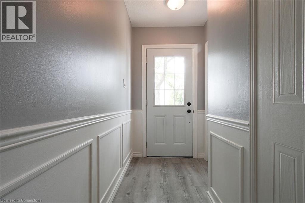 Photo 5 of 4353 Concord Avenue, Beamsville ON