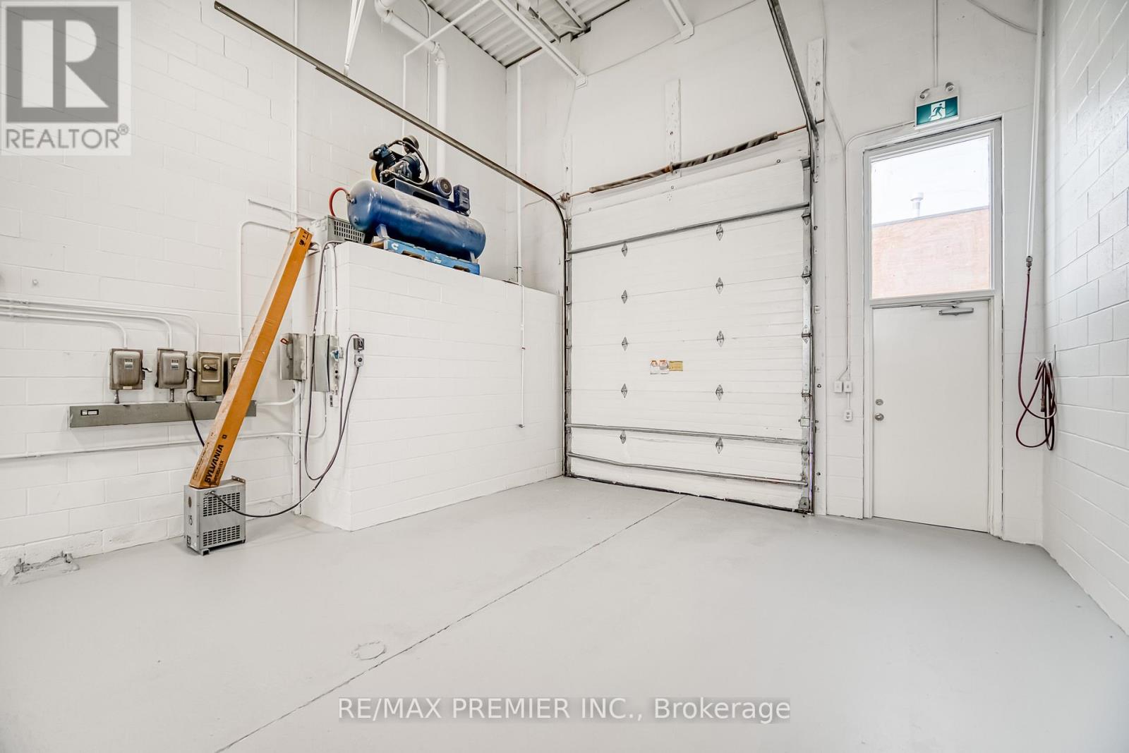 Photo 15 of 1 136 Winges Road, Vaughan ON