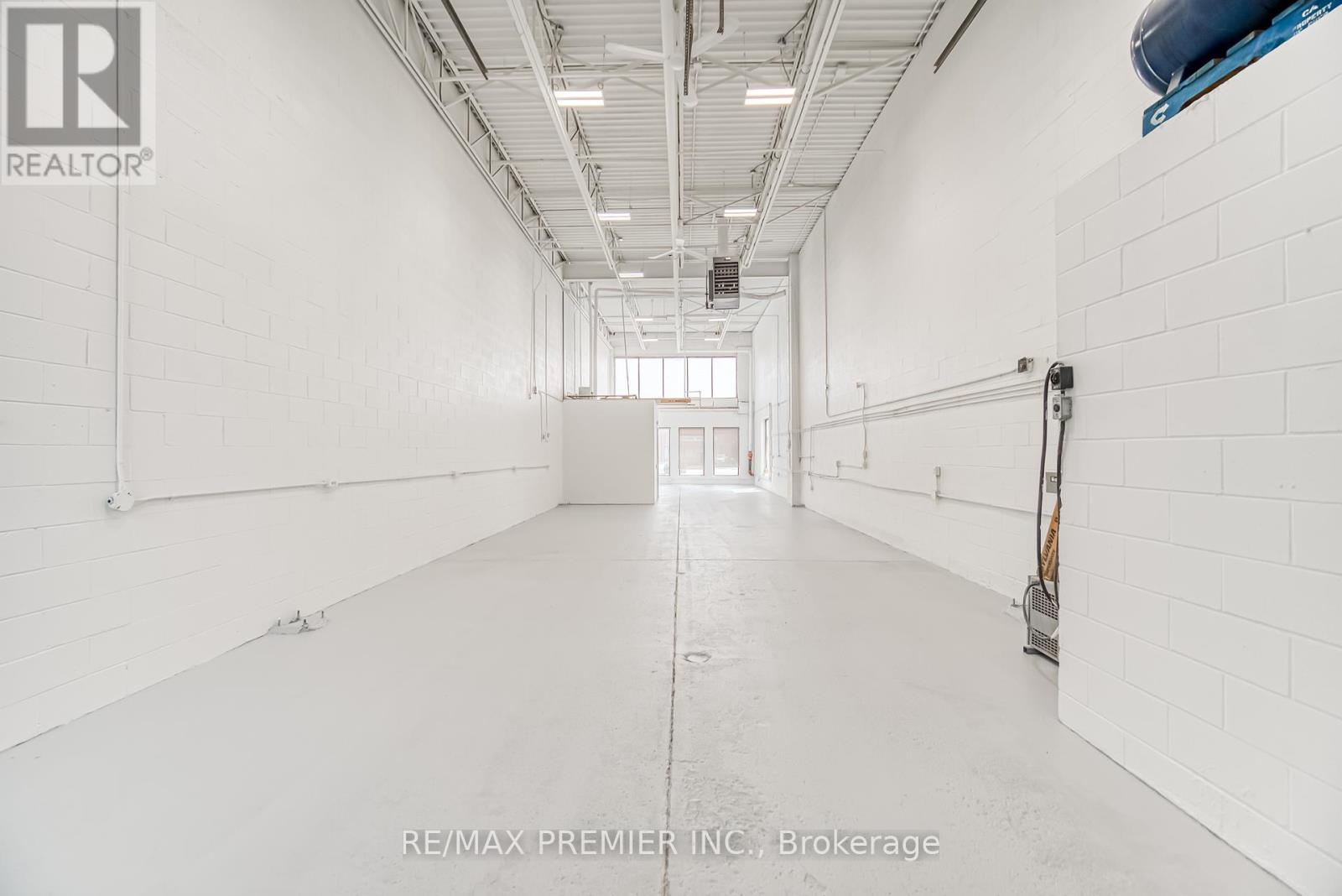 Photo 10 of 1 136 Winges Road, Vaughan ON
