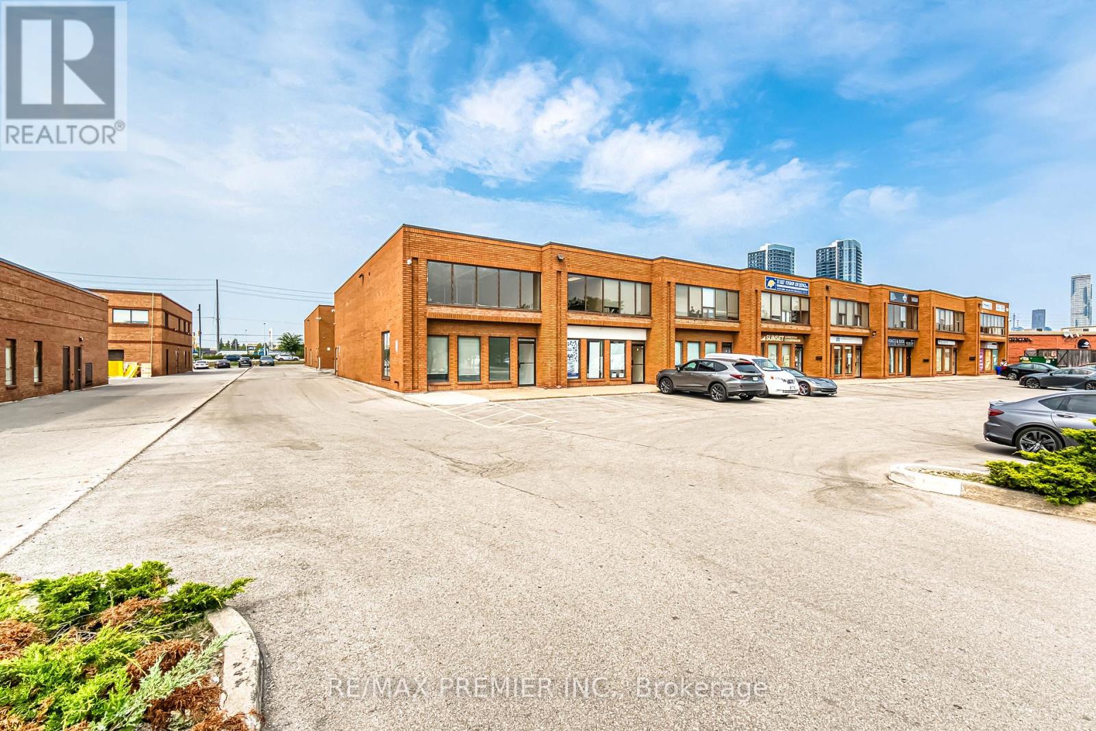 Photo 1 of 1 136 Winges Road, Vaughan ON