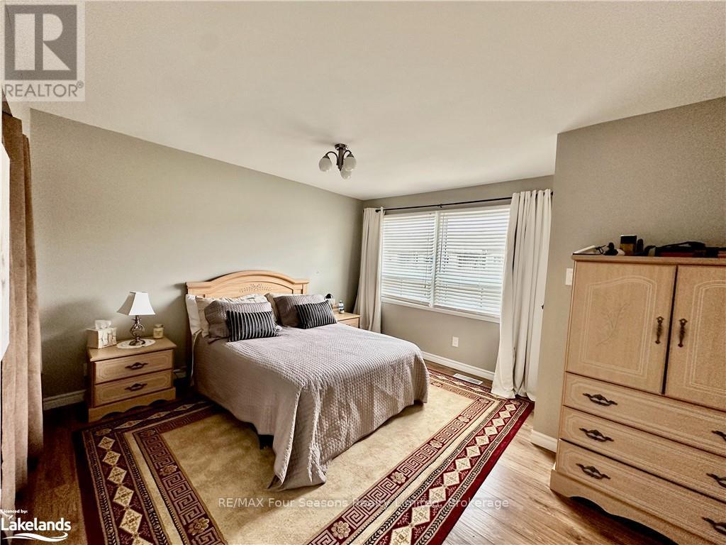 Photo 4 of 615 Tenth Street, Collingwood ON