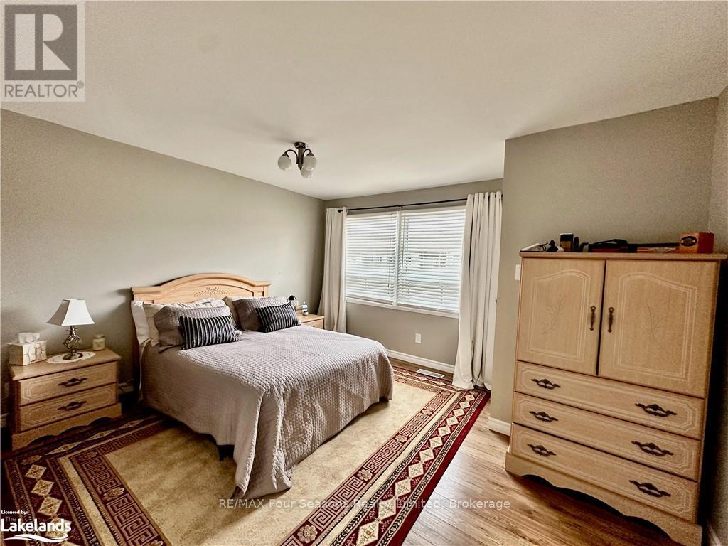 Photo 39 of 615 Tenth Street, Collingwood ON