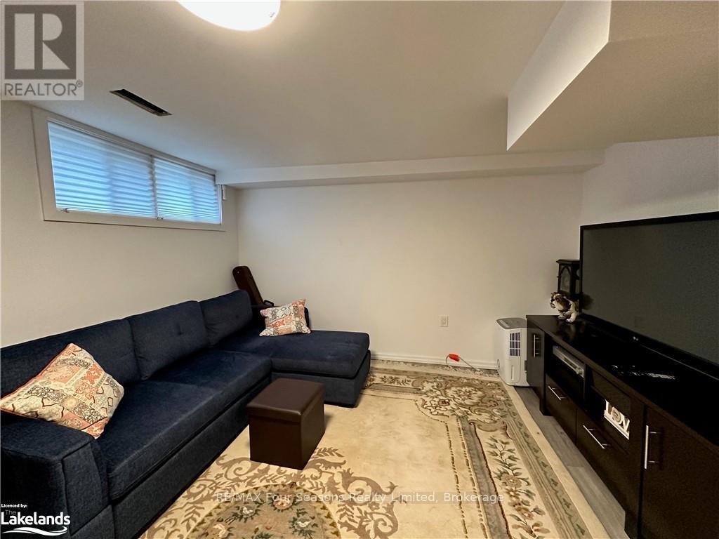 Photo 12 of 615 Tenth Street, Collingwood ON