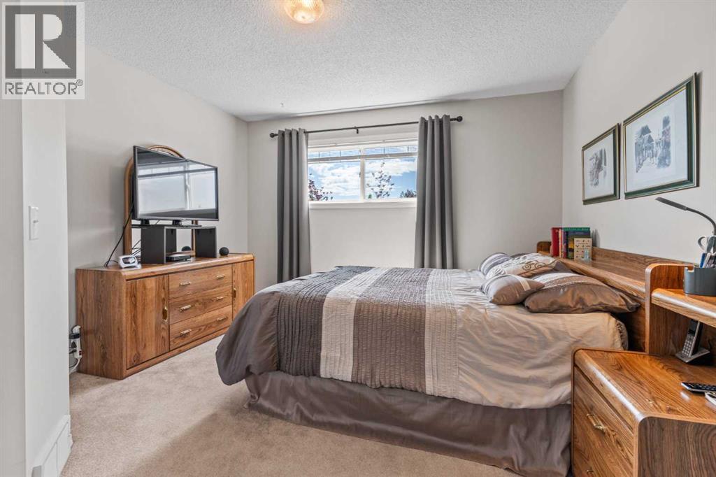 Single Family House for Sale in  Millview Green SW Millrise Calgary 
