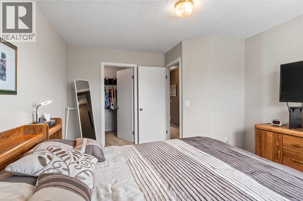 Single Family House for Sale in  Millview Green SW Millrise Calgary 