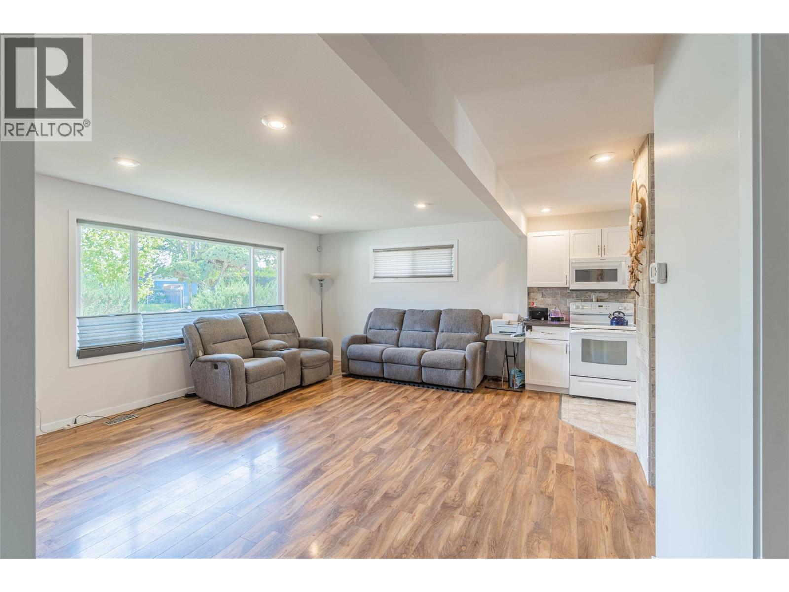Photo 21 of 862 Desmond Street, Kamloops BC