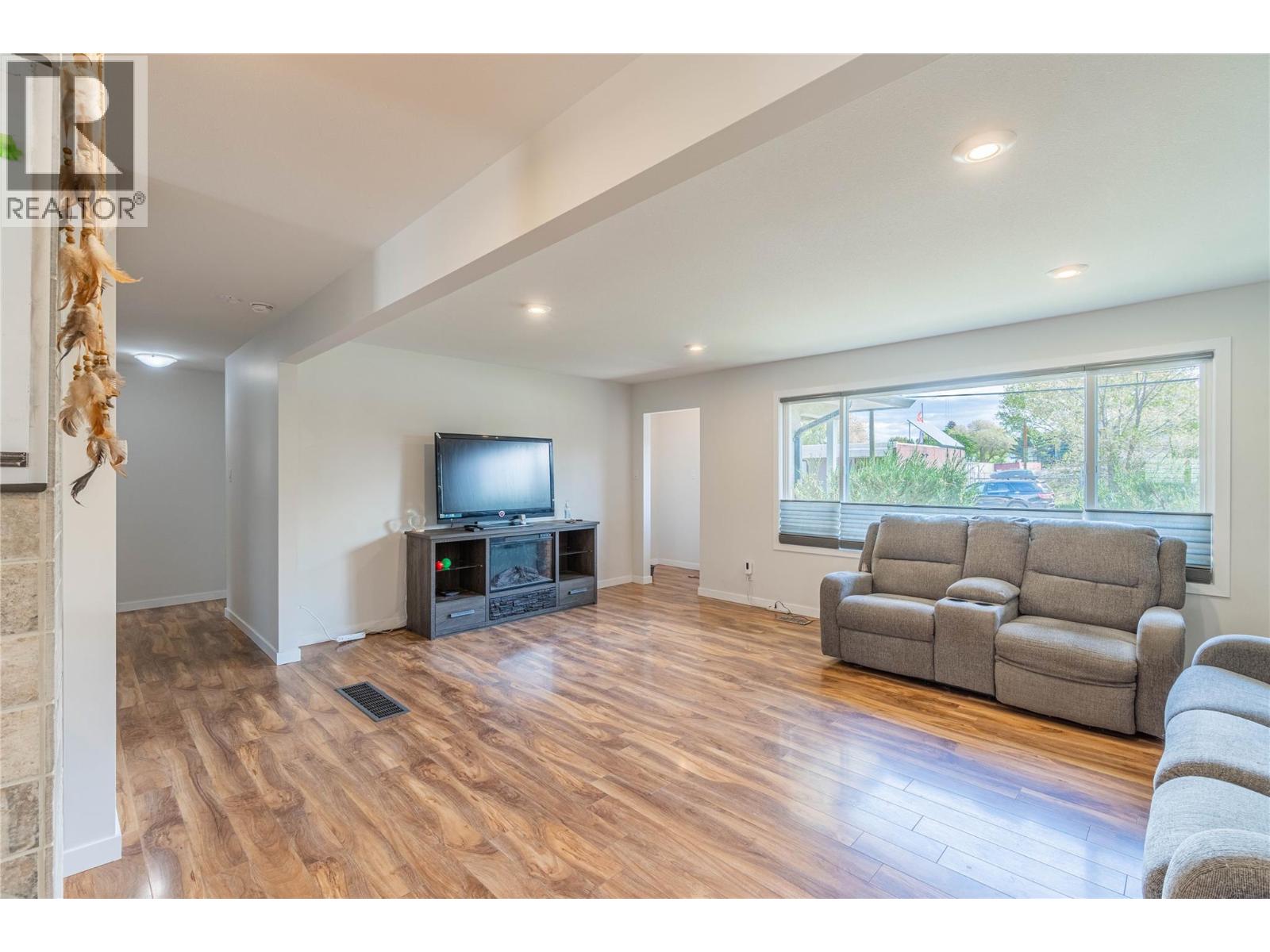 Photo 32 of 862 Desmond Street, Kamloops BC