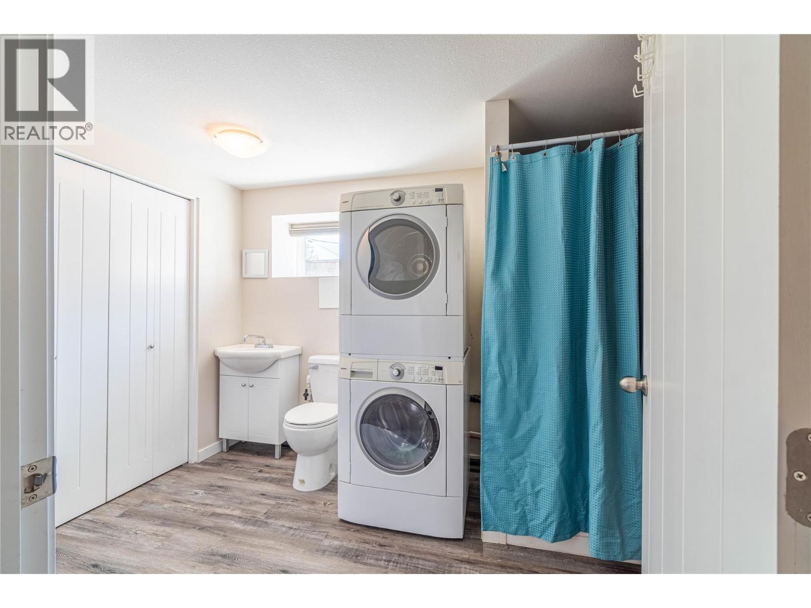 Photo 5 of 862 Desmond Street, Kamloops BC