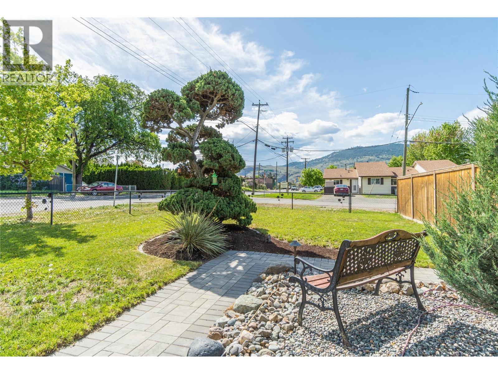 Photo 10 of 862 Desmond Street, Kamloops BC