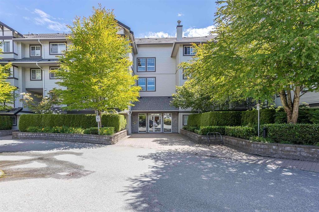 Photo 1 of 111 19340 65 Avenue, Surrey BC