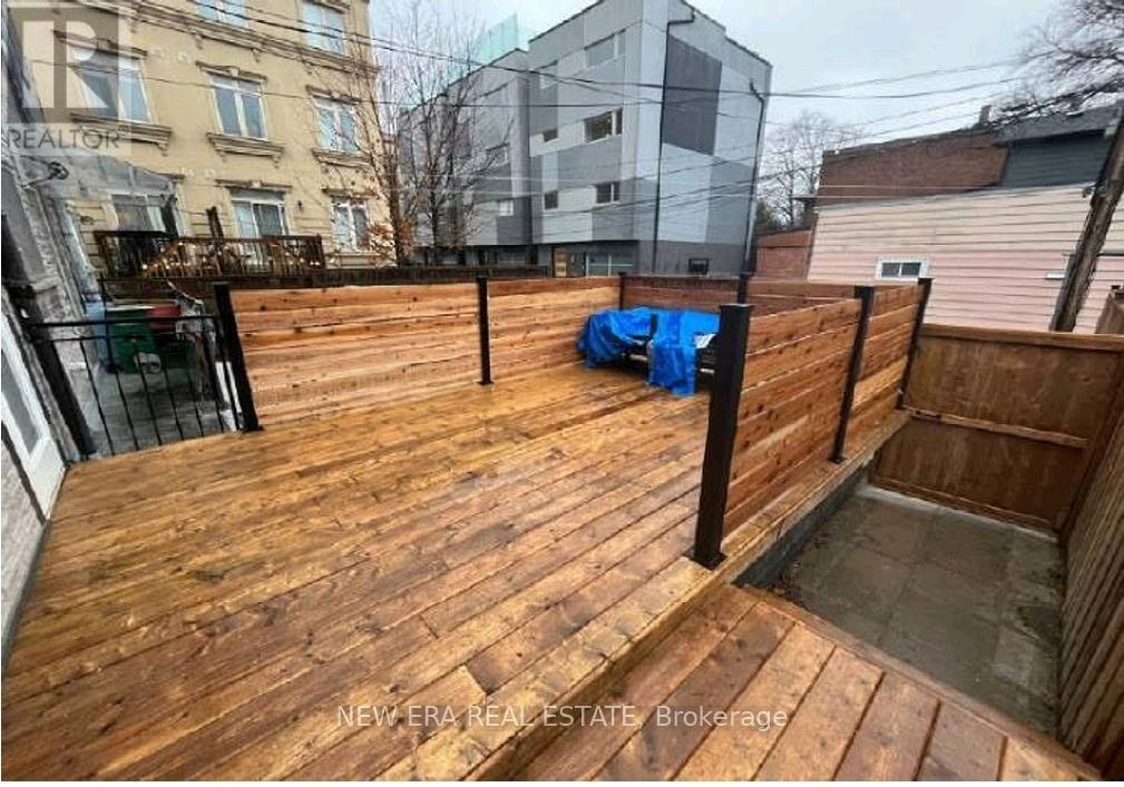 Photo 17 of 48 Carr Street, Toronto ON