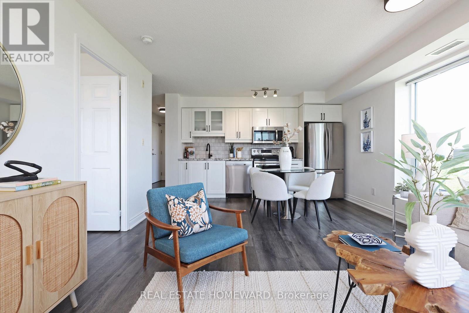 Photo 10 of 608 120 Dallimore Circle, Toronto ON