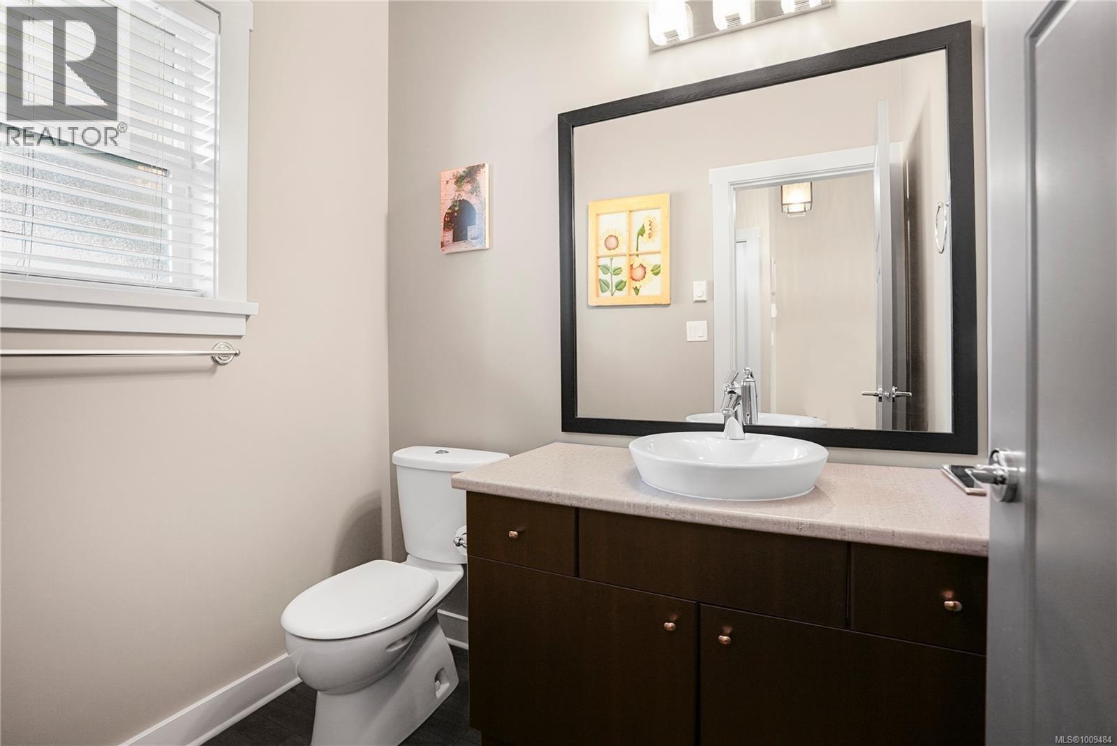 Photo 11 of 1011 Braeburn Ave, Langford BC