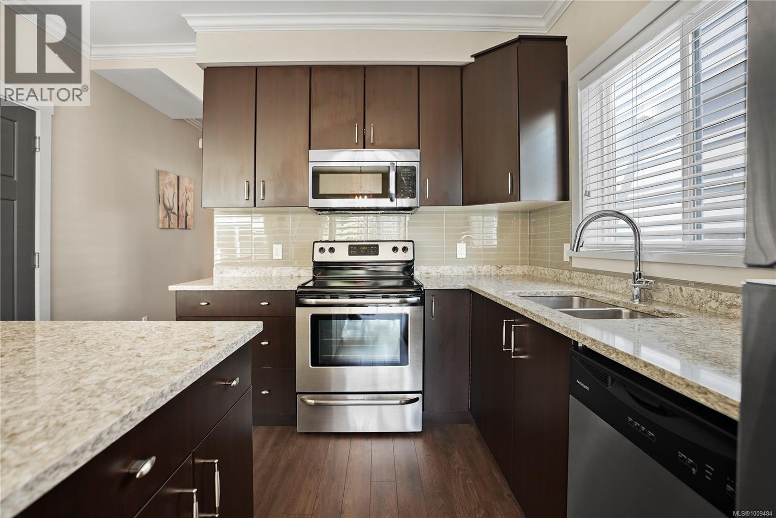 Photo 8 of 1011 Braeburn Ave, Langford BC