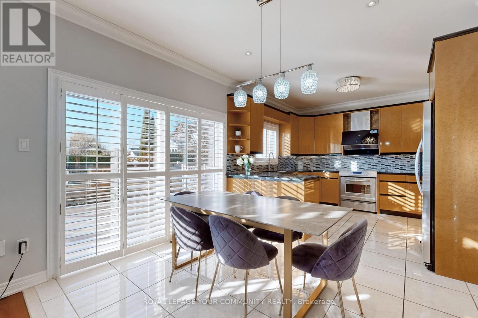 Photo 7 of 128 Selwyn Road, Richmond Hill ON