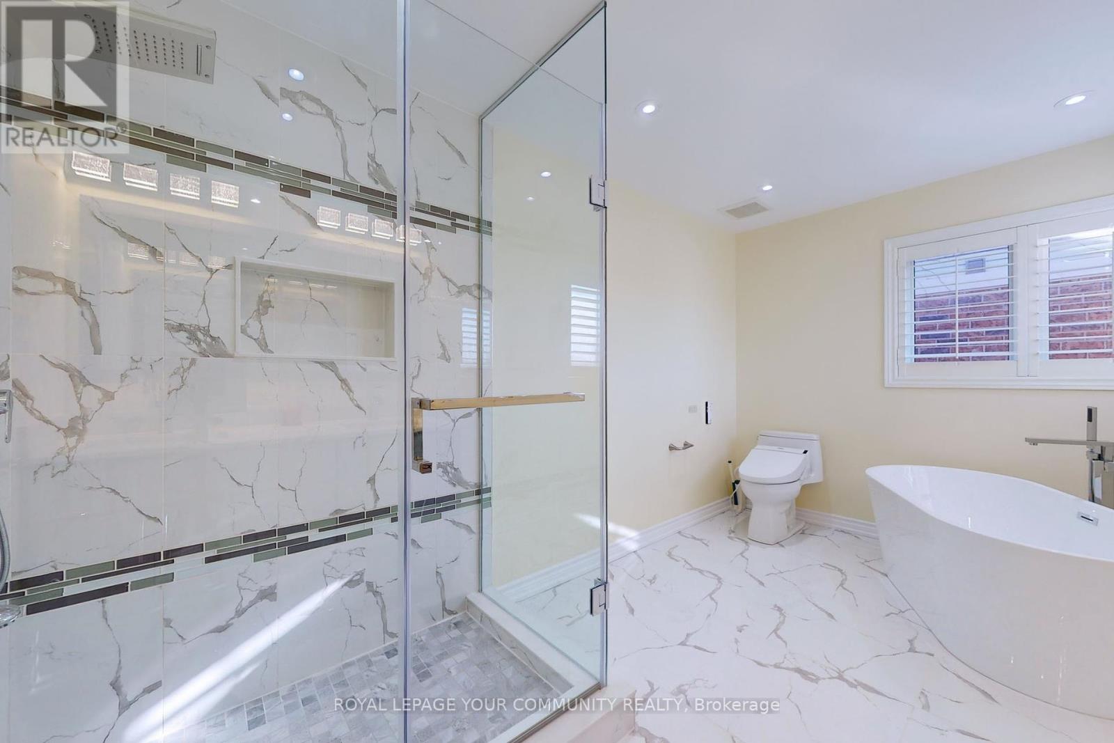 Photo 10 of 128 Selwyn Road, Richmond Hill ON