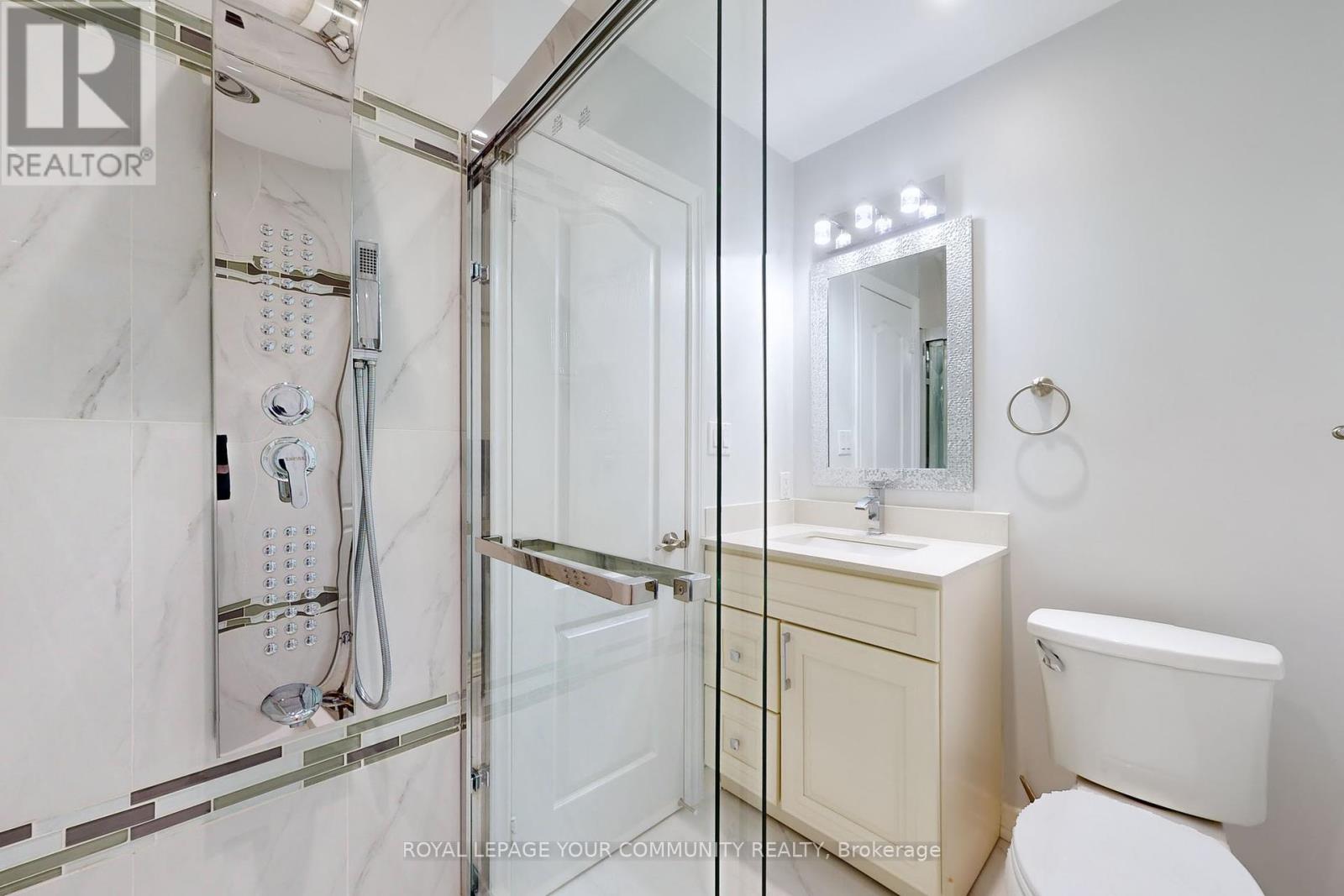 Photo 9 of 128 Selwyn Road, Richmond Hill ON