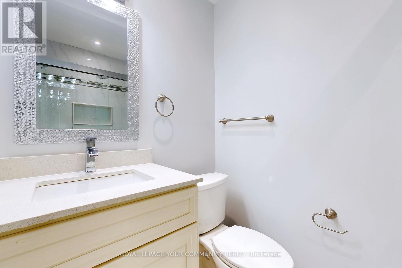 Photo 2 of 128 Selwyn Road, Richmond Hill ON