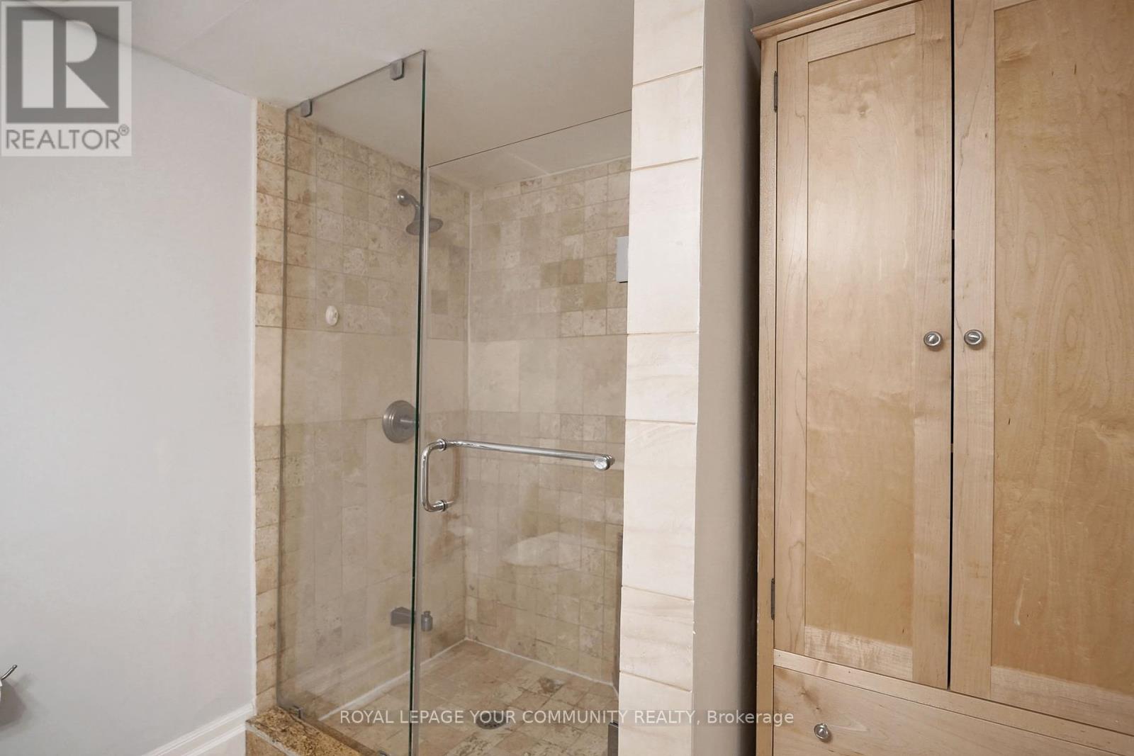 Photo 15 of 128 Selwyn Road, Richmond Hill ON