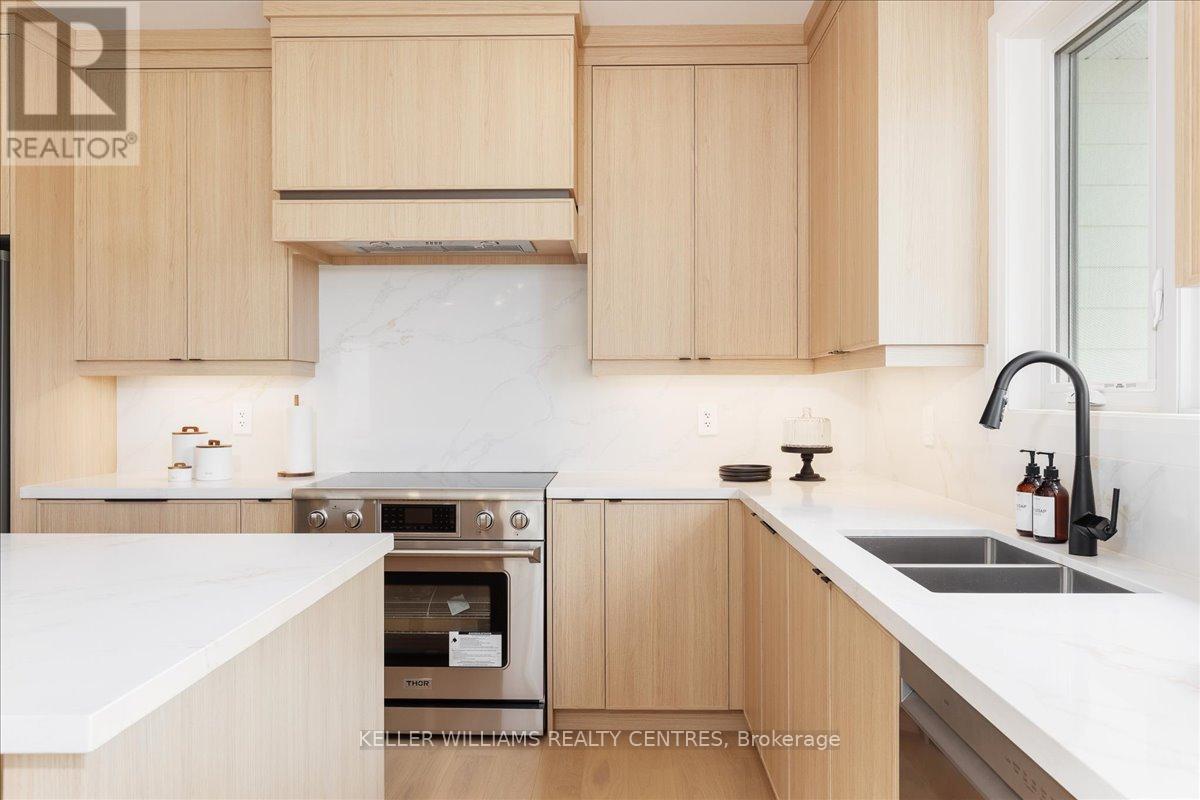 Photo 15 of 147 Lake Drive E, Georgina ON