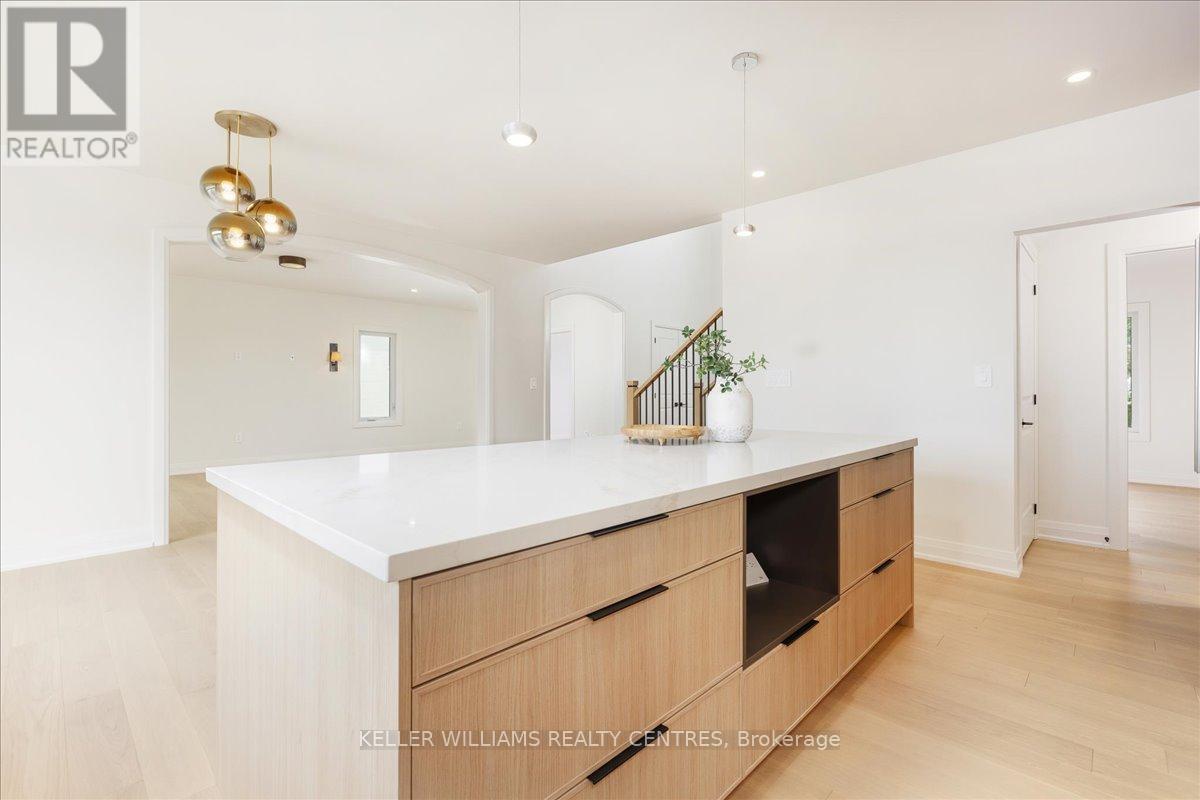 Photo 36 of 147 Lake Drive E, Georgina ON