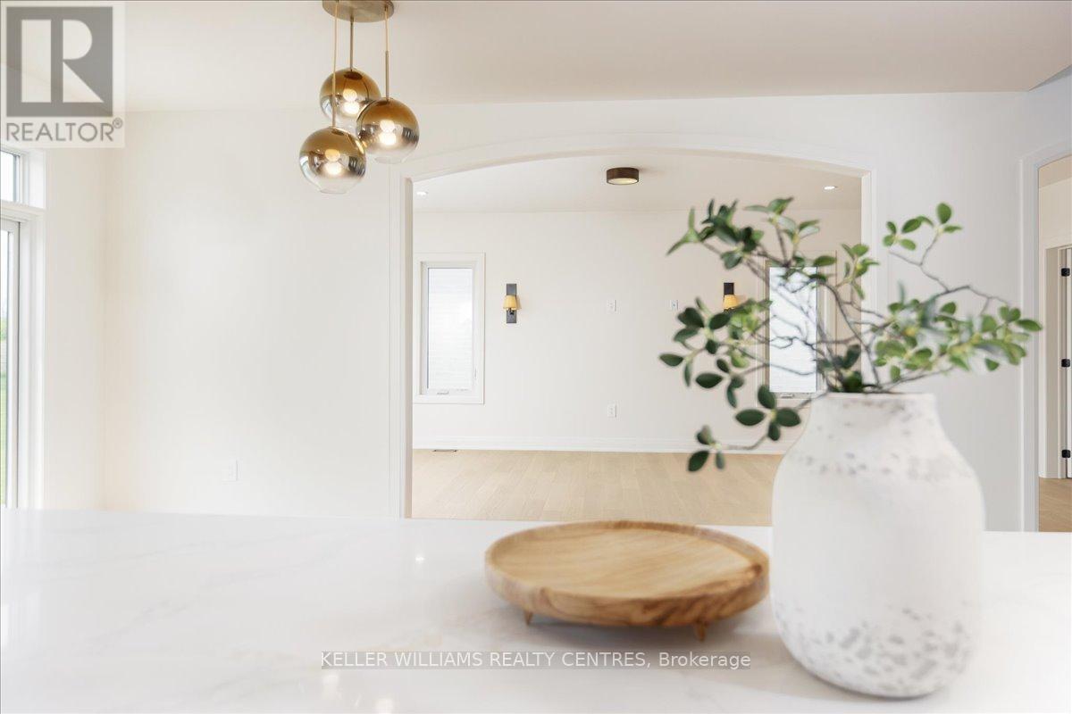 Photo 5 of 147 Lake Drive E, Georgina ON