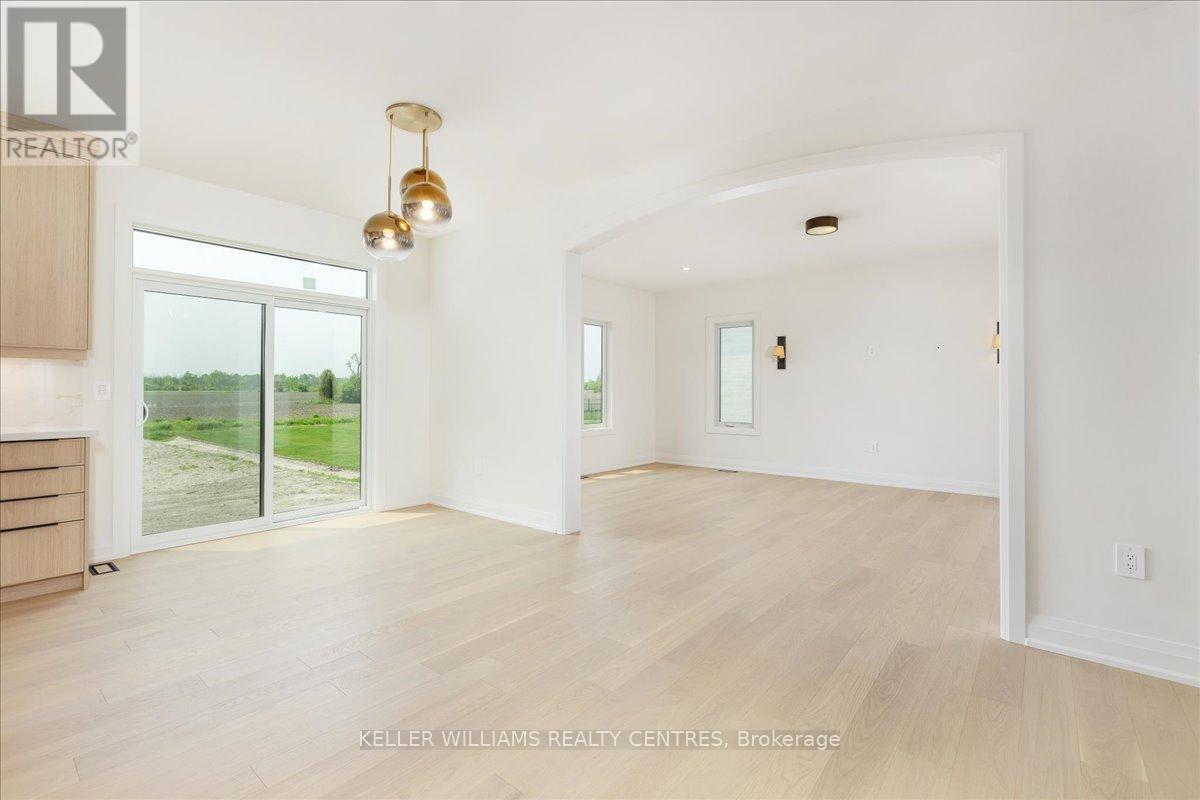 Photo 17 of 147 Lake Drive E, Georgina ON